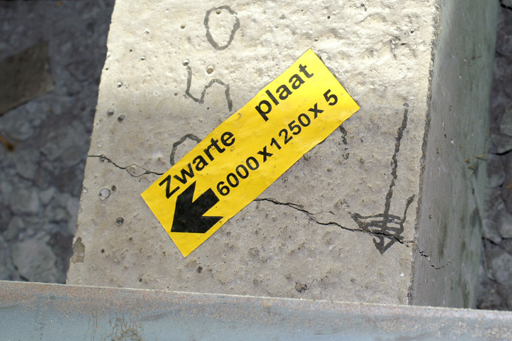 Stickers with extremely high adhesive strength for difficult substrates such as concrete