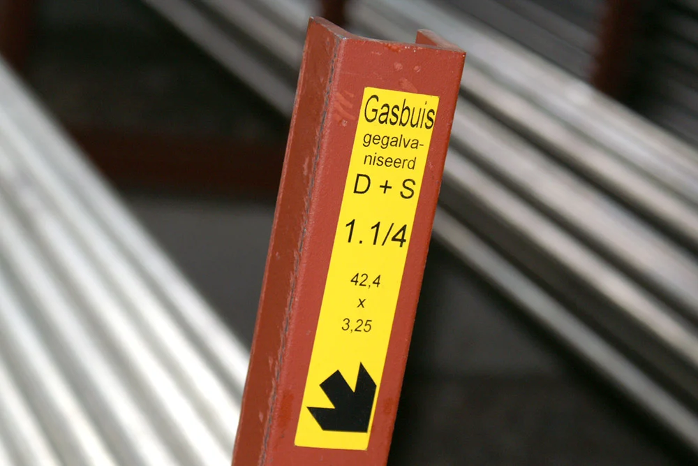 Location marking with extremely high adhesive strength for difficult surfaces